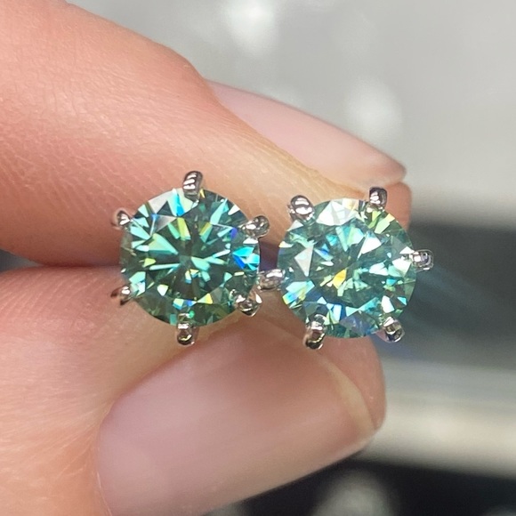 925 Sterling Silver 2 Carat Cyan Diamond Moissanite Stud Earrings - Picture 3 of 13